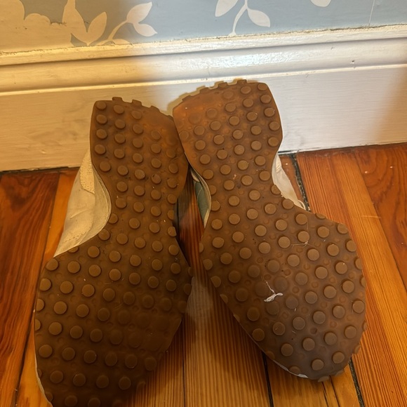 New Balance 327 - Tan and Light Blue - Picture 3 of 3